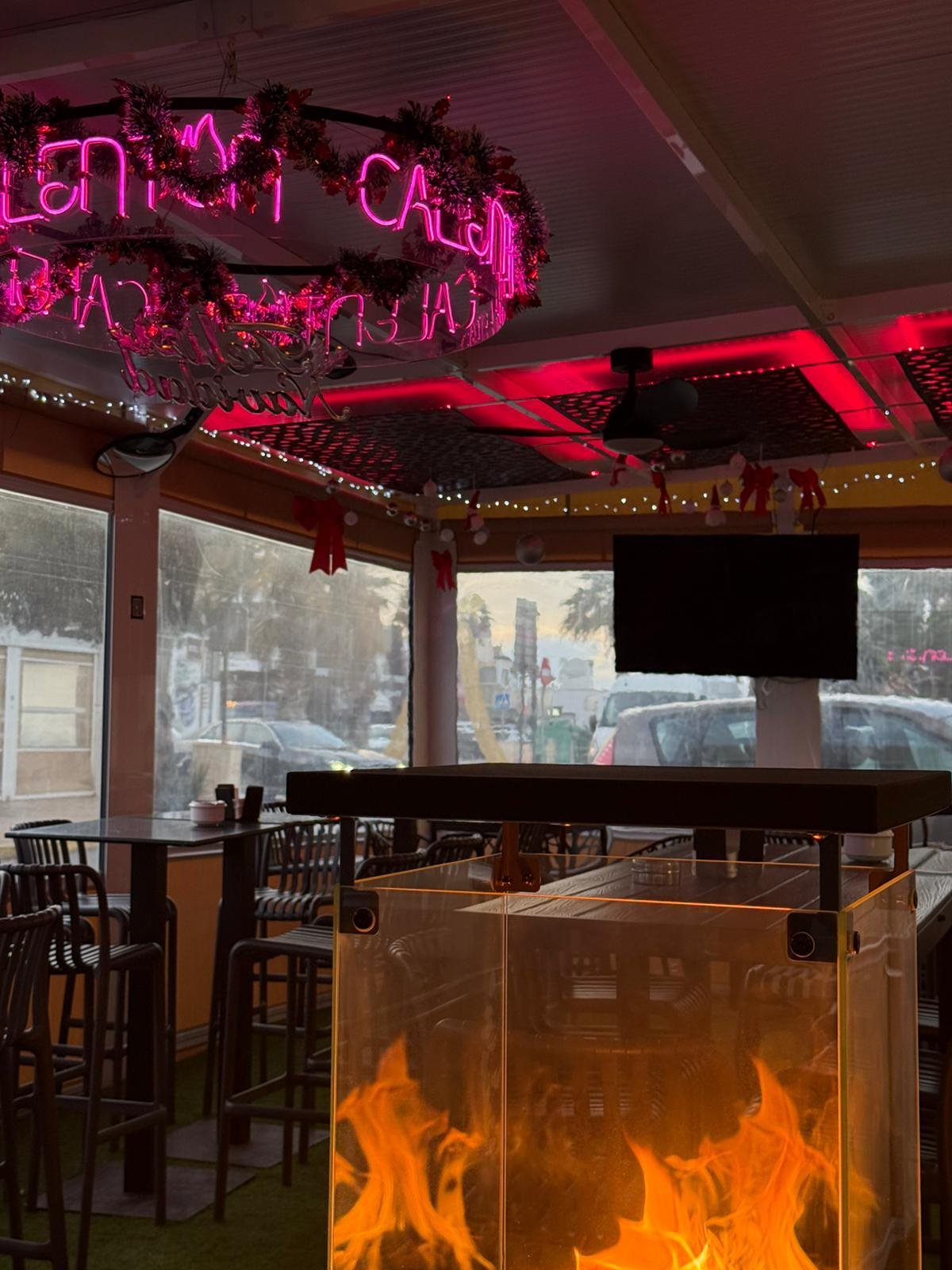 pub calenton,puerto de almerimar,pub el ejido,tardeo pub calenton